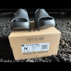 Black Yeezy infant slides SIZE 7C
